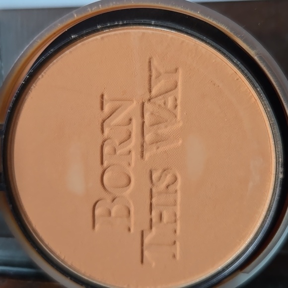 NIB Too Faced Born  this Way foundation - Picture 2 of 3